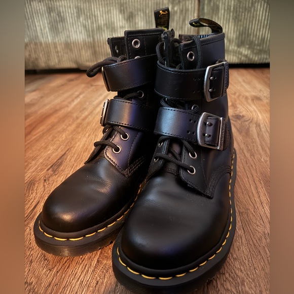 Dr Martens Boots size 7 - Picture 2 of 3
